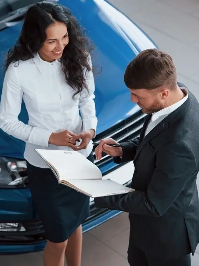 Car accident lawyer protecting a client